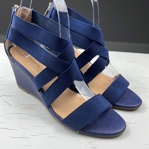 Liz Claiborne wedge shoe SIZE 6.5